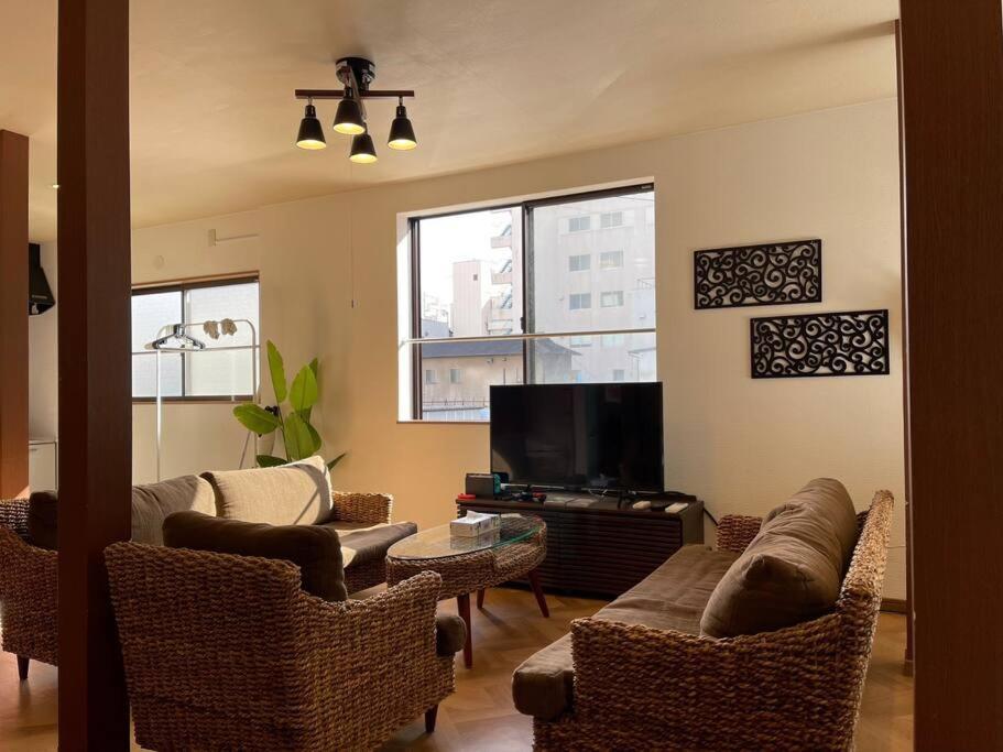 Apartment 【color日本橋黒門】max10名宿泊可能＊日本橋駅まで徒歩１分で便利＊黒門市場入り口＊big Sale＊ Ōsaka